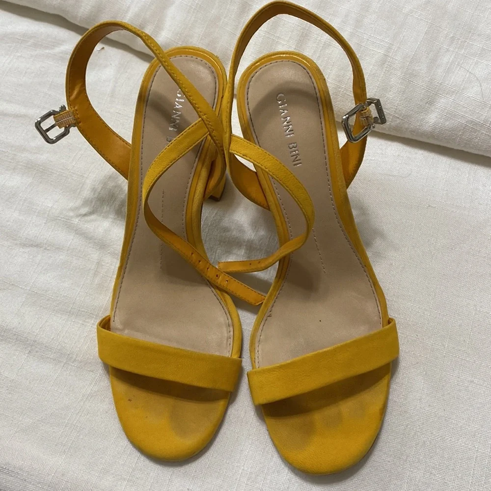 ✨2 FOR $25✨ Gianni Bini Yellow heels - Picture 2 of 4